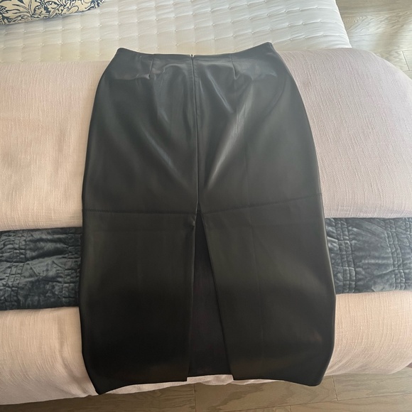 Good American Black Better than Leather faux leather Midi pencil skirt size 4 - Picture 5 of 6